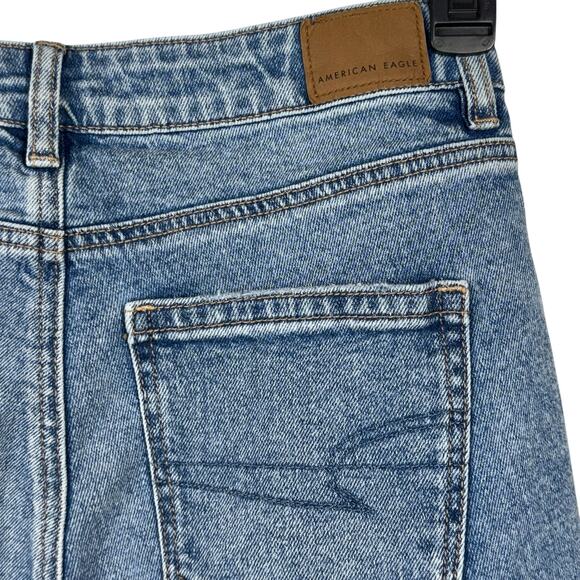 American Eagle SZ 4 LONG Mom Jeans Distressed / Rips Mid-Rise Zip-Fly Whiskered - Picture 8 of 12